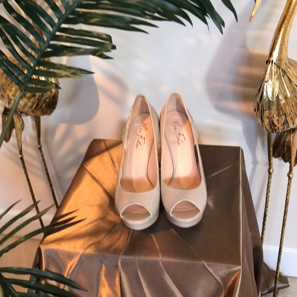 Marc Fisher Tan Heels SZ 10 - Picture 3 of 5